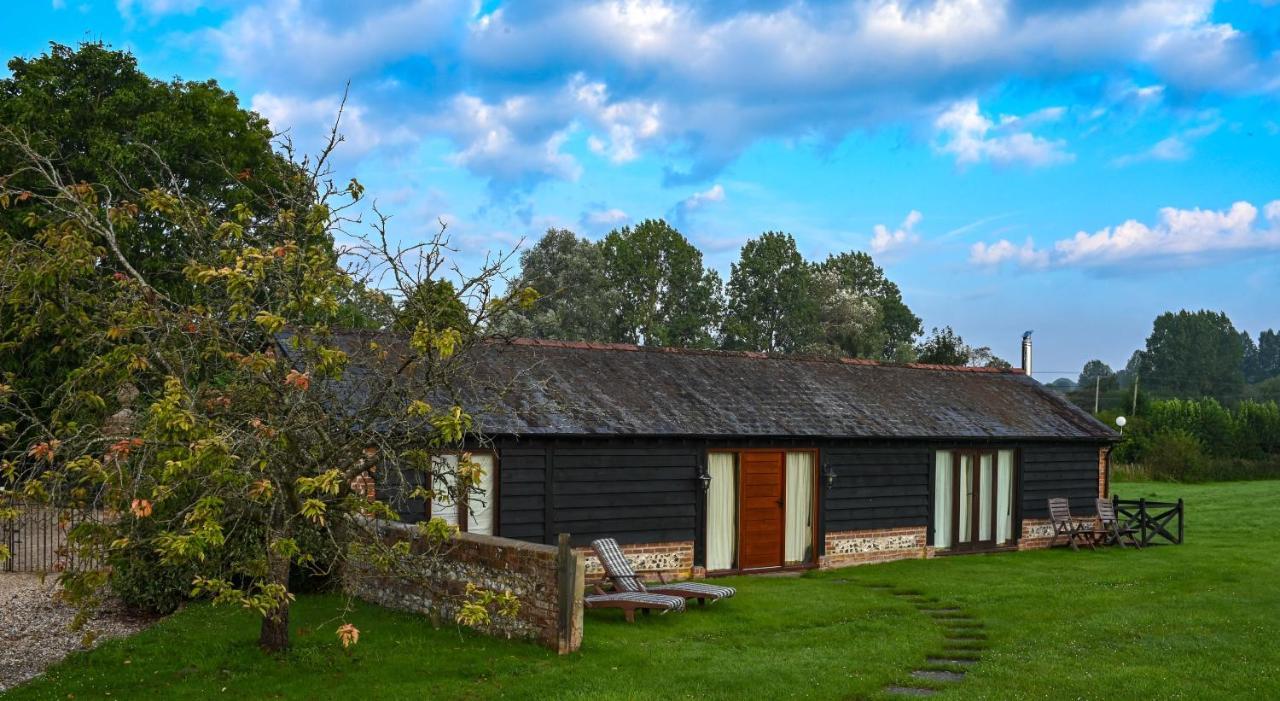 The Tool Shed Villa Уимборн Минстър Екстериор снимка
